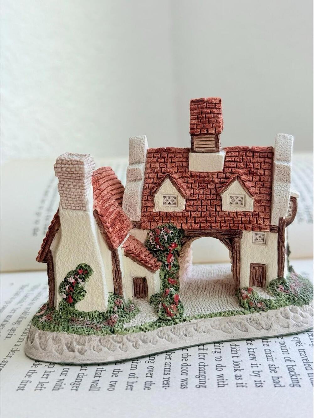Vintage David Winter “The Schoolhouse” Cottage — 1987